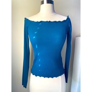 Size M Hollister off shoulder top